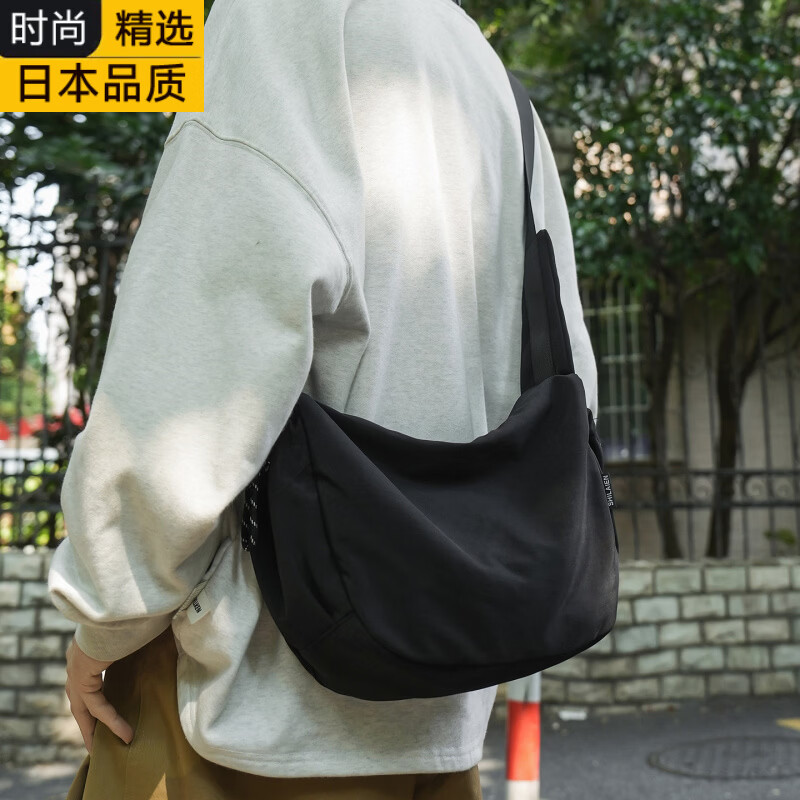 VORE日本进口名牌斜挎包男生单肩包轻便通勤背包学生挎包上课包运动包 棕色