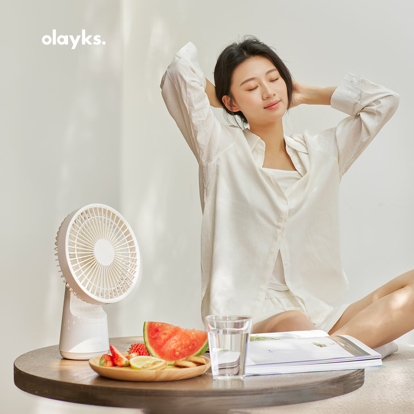 olayks立时 桌面风扇办公室小型轻音迷你便携电风扇 家用宿舍户外台式usb摇头小风扇长续航 陶白色-锂电池 3000mAh