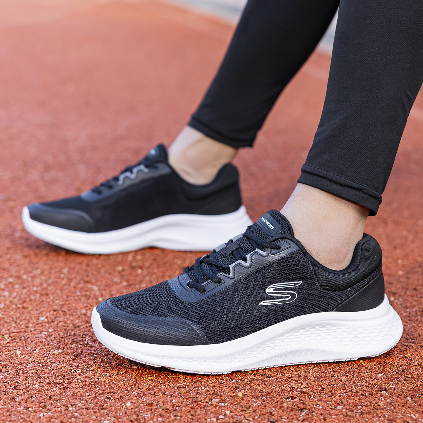 斯凯奇(Skechers)男鞋跑步鞋夏季新款网面透气运动鞋子男轻便舒适减震耐磨跑鞋官方 黑色/白色 41