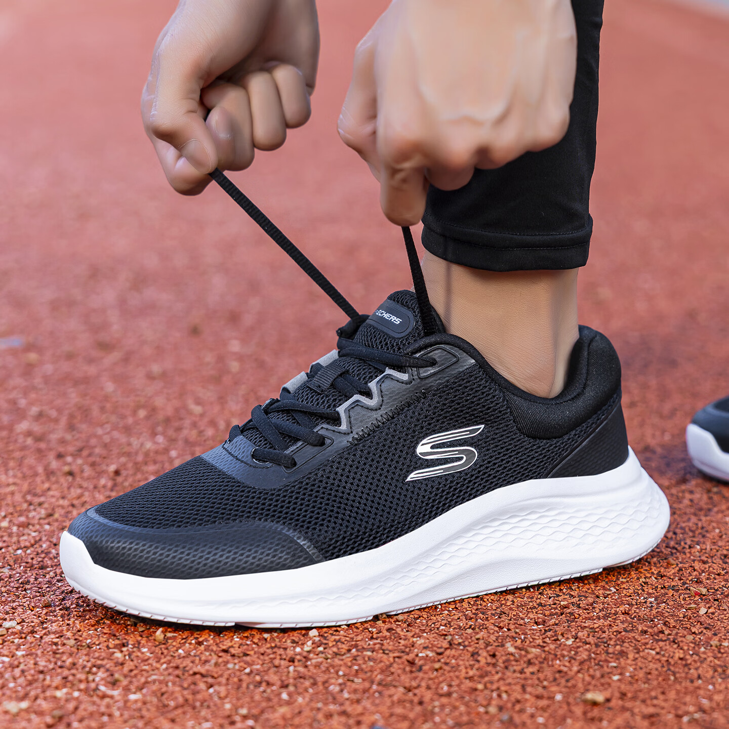 斯凯奇(Skechers)男鞋跑步鞋夏季新款网面透气运动鞋子男轻便舒适减震耐磨跑鞋官方 黑色/白色 41