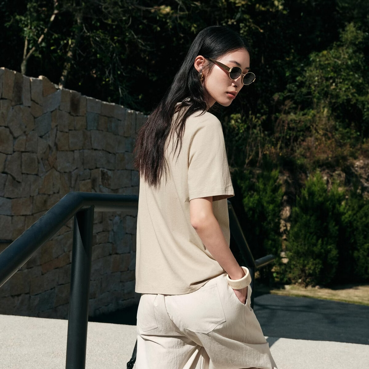 太平鸟短袖T恤女2026夏季新款休闲百搭修身显瘦上衣女 印花T恤卡其 M