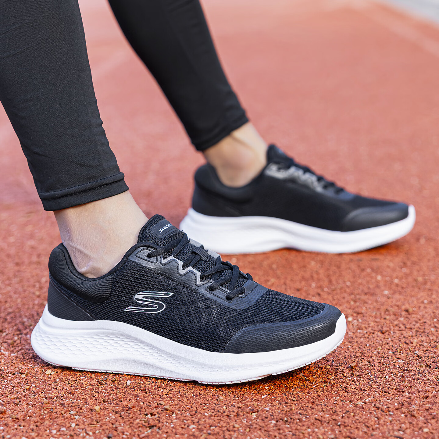 斯凯奇(Skechers)男鞋跑步鞋夏季新款网面透气运动鞋子男轻便舒适减震耐磨跑鞋官方 黑色/白色 41