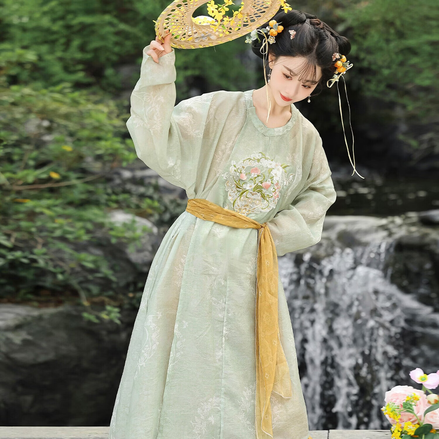 汉虞葵国风汉服女唐制圆领袍灯笼裤腰带日常通勤套装舞台表演春夏透气 冰蓝色圆领袍+浅银色灯笼裤 XL