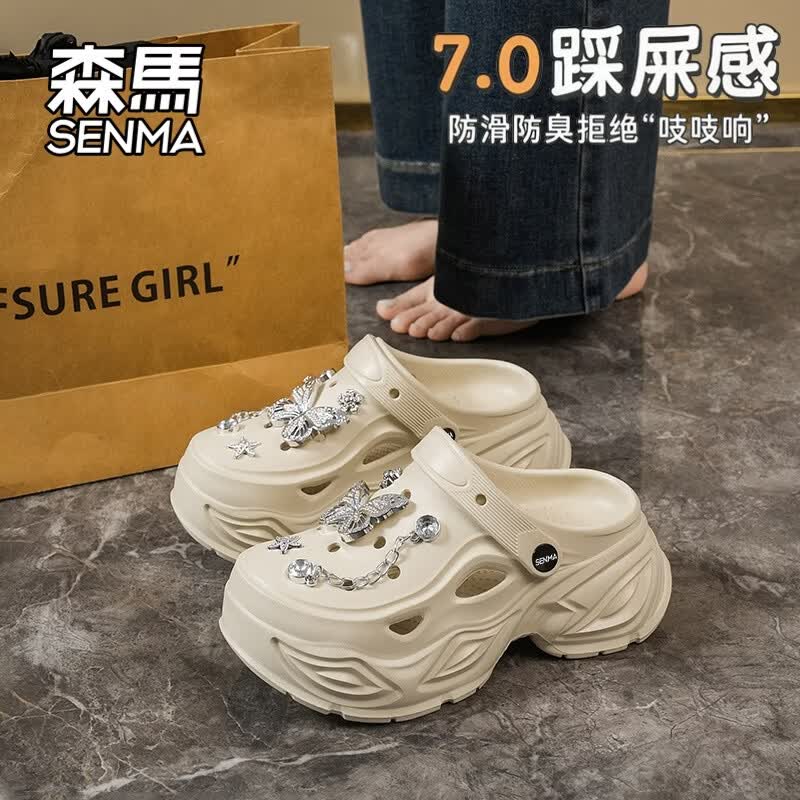 森马蝴蝶水钻洞洞鞋女夏季厚底增高防滑防臭外穿 EVA 踩屎感包头凉拖 卡其色 【基础款】 35-36 【标准鞋码/现货秒发】