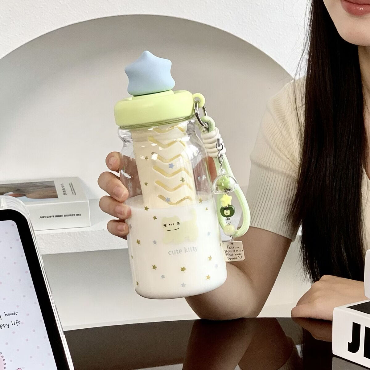 溥畔星星猫塑料杯子女生高颜值便携吸管水杯2026新款学生上学专用夏日 咖白+星星白猫+咖像素猫挂件+随机3D贴纸650m