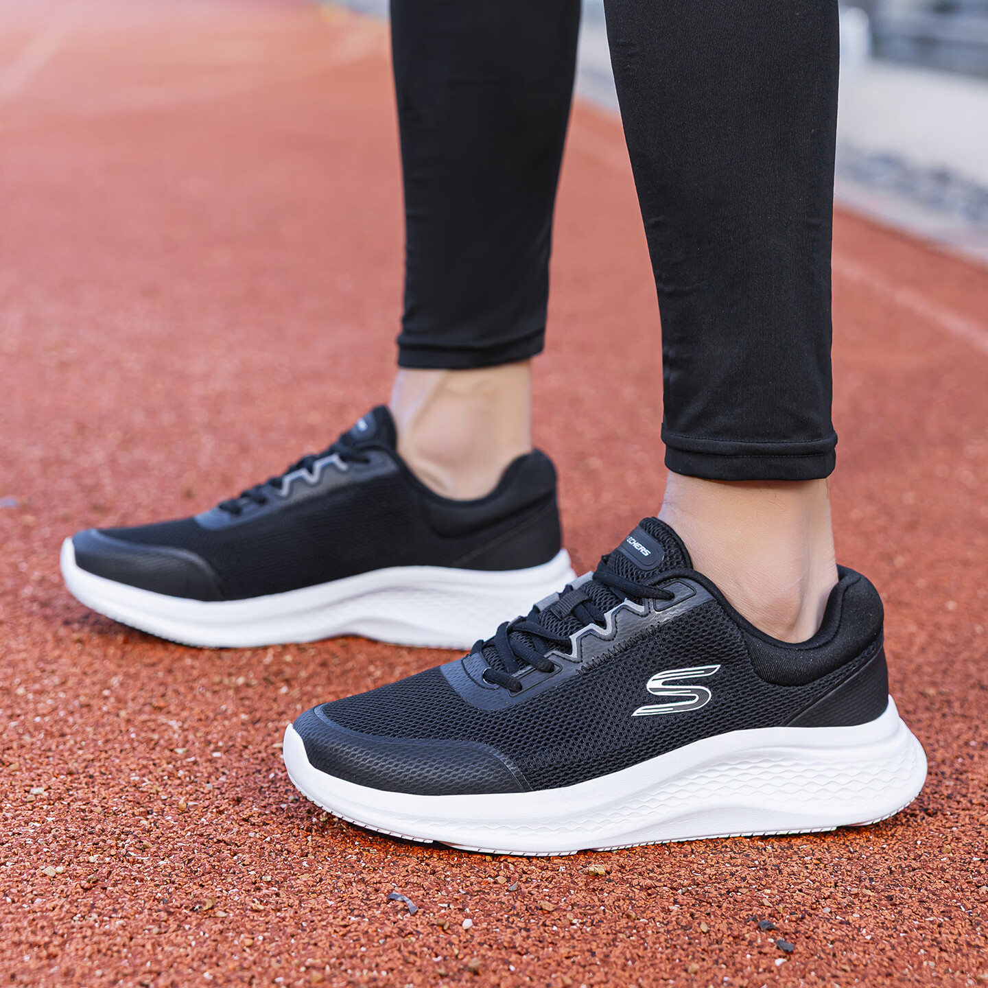 斯凯奇(Skechers)男鞋跑步鞋夏季新款网面透气运动鞋子男轻便舒适减震耐磨跑鞋官方 黑色/白色 41