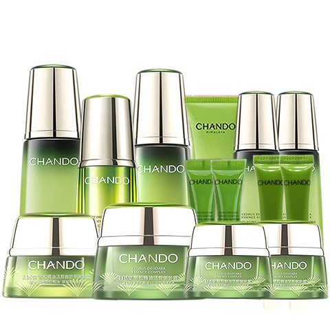 ���ڲ�������Ȼ�ã�CHANDO�� ��װѩ�ɾ��������ݳ���Ͻ��µ���ϸ�ƿ��岹ˮ������ױƷ (ȫ��)ˮ+��+����+˪+��˪ 636.77Ԫ