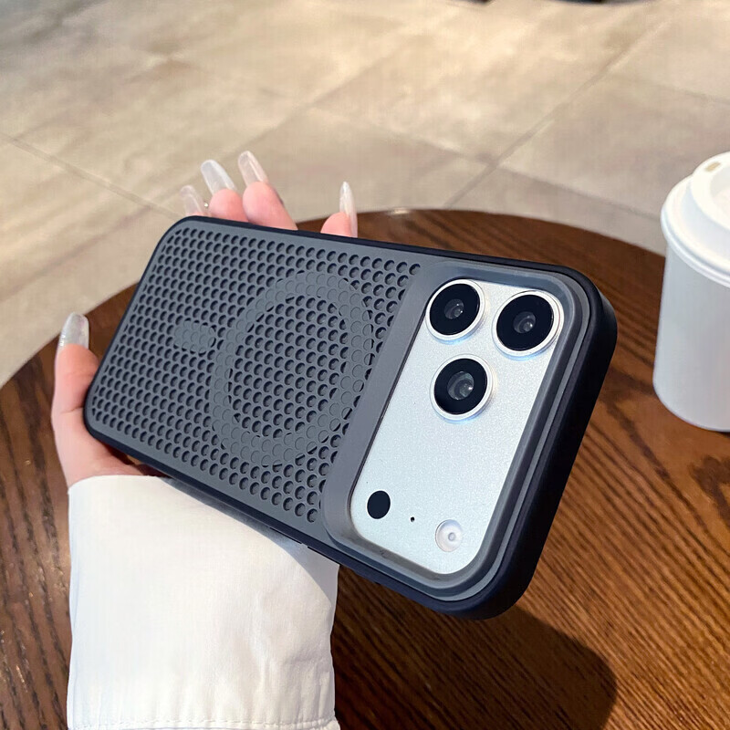 捷威丘适用苹果17promax手机壳iPhone16promax磁吸散热网孔保护套全包iPhone15防摔简约14男女13透气 钛灰色【PC磁吸壳】透气散热+侧面透气+扬声器防尘 iPhone 17 Pro