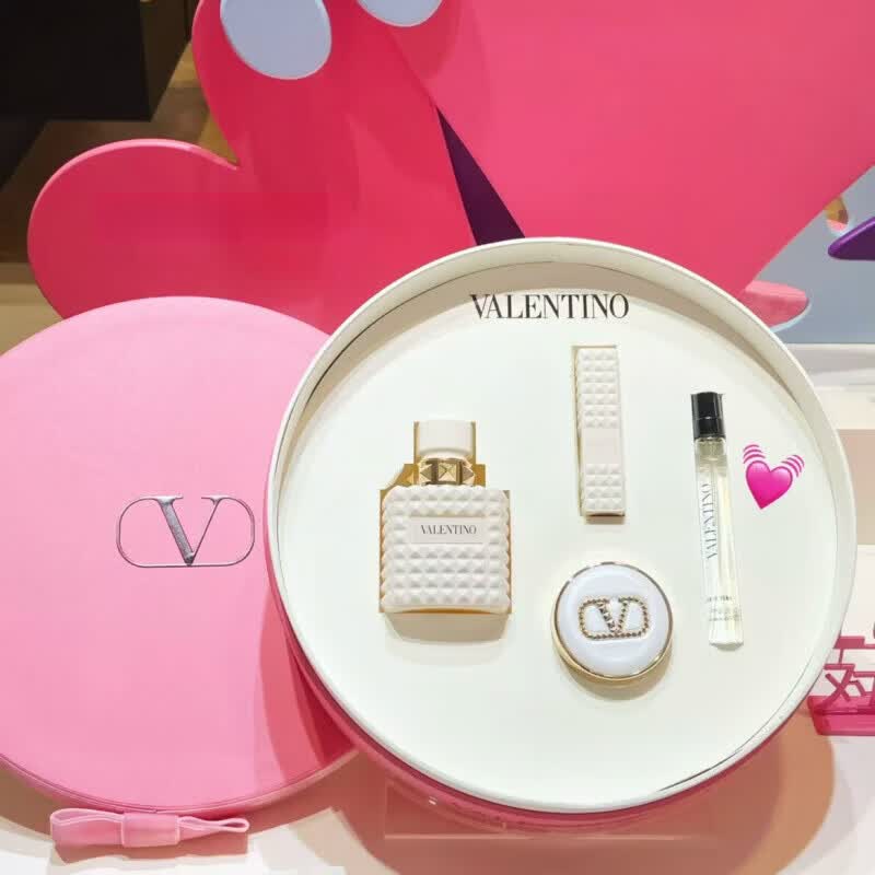 华伦天奴（Valentino）520限定纯白舞步香水纯白唇膏水光mini气垫香水套装礼盒 mini气垫+口红+香水+试管