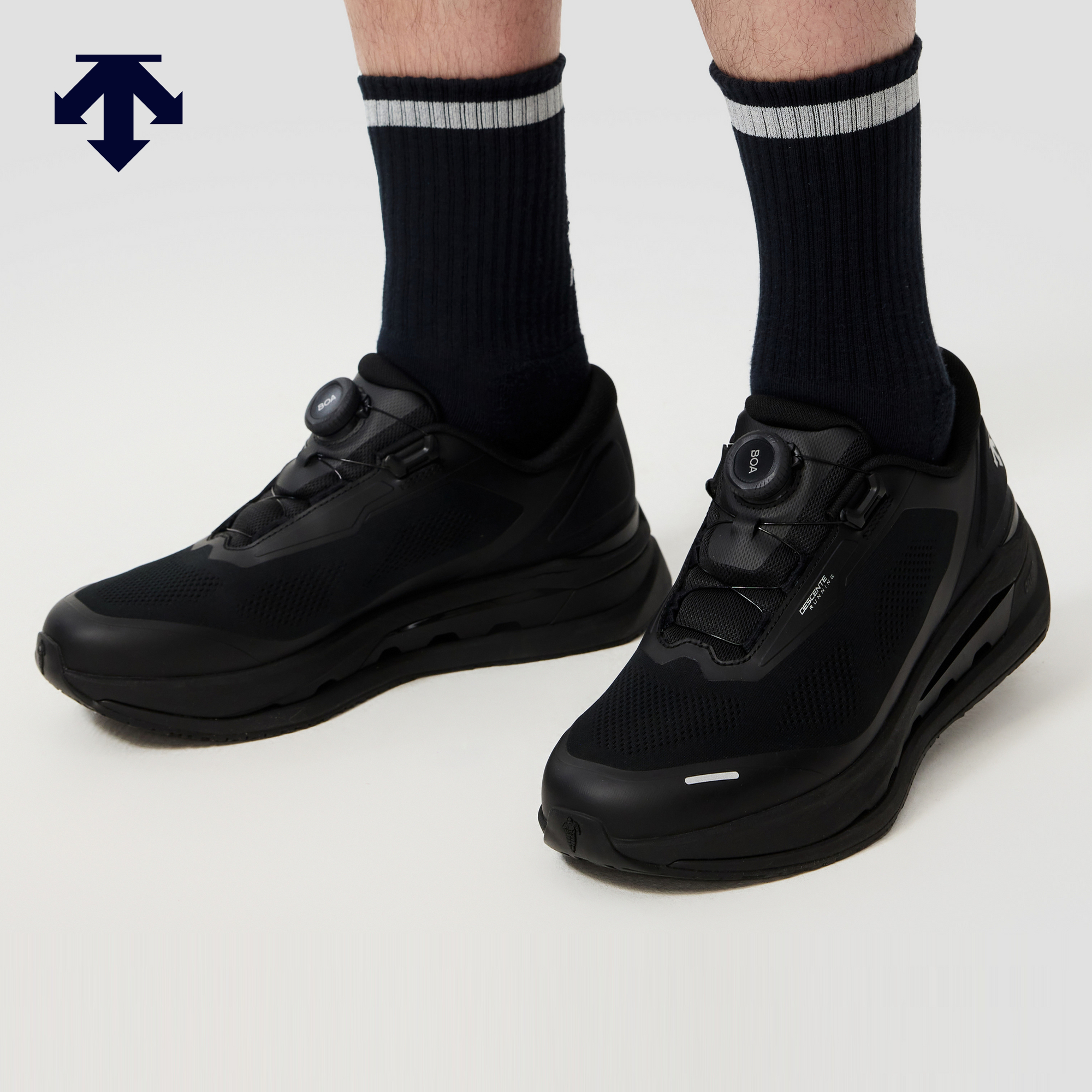 迪桑特（DESCENTE）男女款D/F AERO  WIRE缓震透气耐磨流体跑鞋新品 D6231RRN20-男子-BK-黑色 42