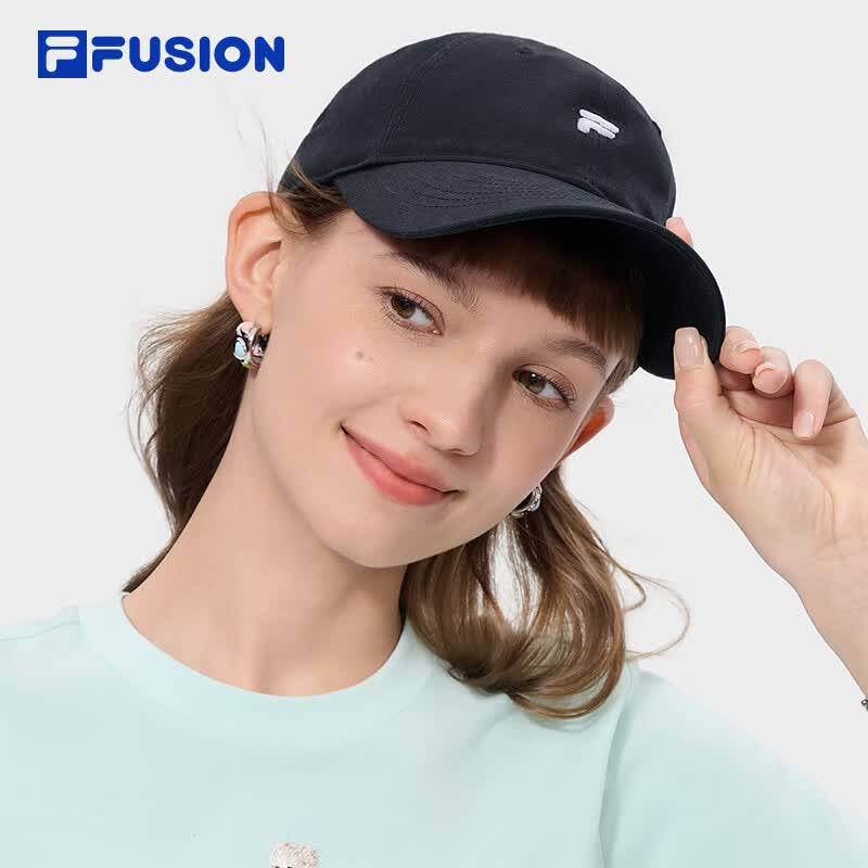 FILA FUSION斐乐潮牌情侣款棒球帽2026秋新款遮阳帽运动帽鸭舌帽 深黑-BK