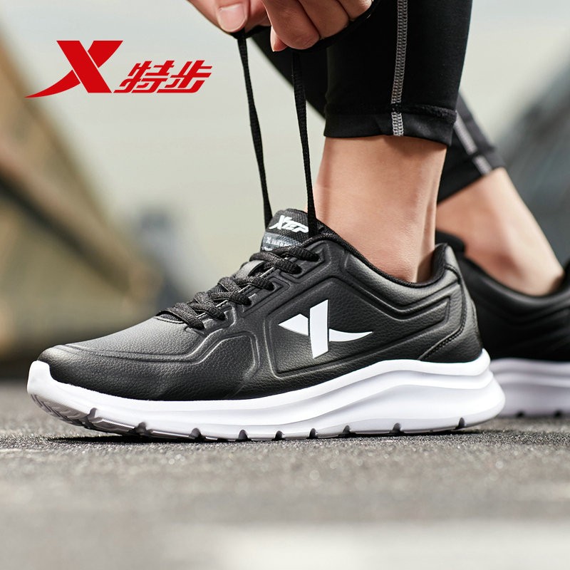 特步男鞋跑步鞋秋冬款减震耐磨运动鞋轻便慢跑鞋休闲革面保暖旅游男鞋 黑 42