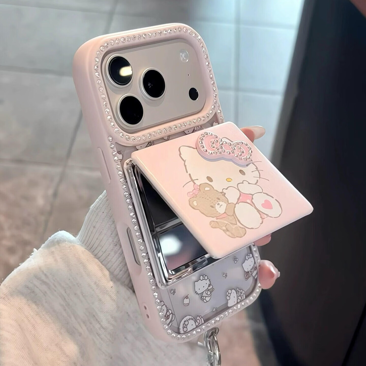 适用苹果17promax手机壳iphone15pro立体水钻蝴蝶结kitty镜子16pro可爱卡通16网红女款超好看外壳 透粉单壳+镜子+手链 iphone 17 Pro Max