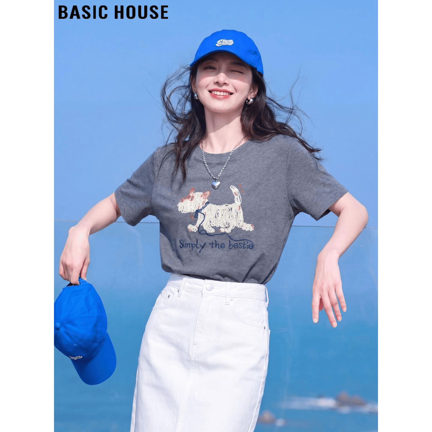 百家好（Basic House）百家好灰色小狗刺绣圆领短袖T恤女夏季漂亮正肩上衣 灰色 M