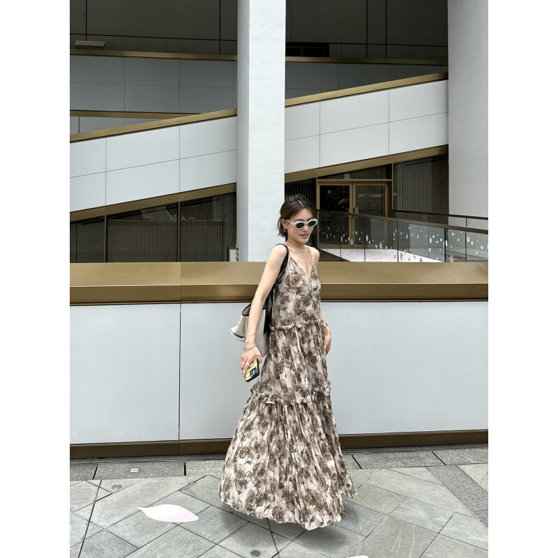 LE ALFASHIONLINE【断码清仓】压褶吊带连衣裙新款女夏季法式无袖宽松a字长裙度假 咖色 现货 L