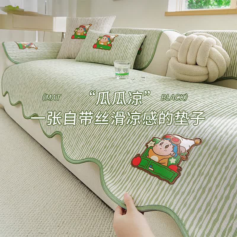 梓晨【瓜瓜凉垫】夏季沙发凉席垫升级防滑防猫抓冰丝凉感沙发垫子盖布 【瓜瓜凉垫】条纹星星人-绿色丝滑凉感  90X240cm【适合长度220cm-240cm长的沙发】