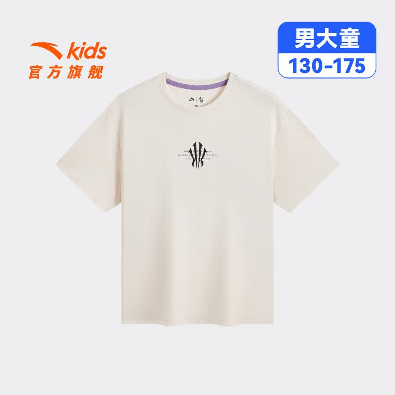 安踏儿童T恤男大童装2026年新款舒适亲肤棉感欧文针织短袖衫 泥沙灰-1 150