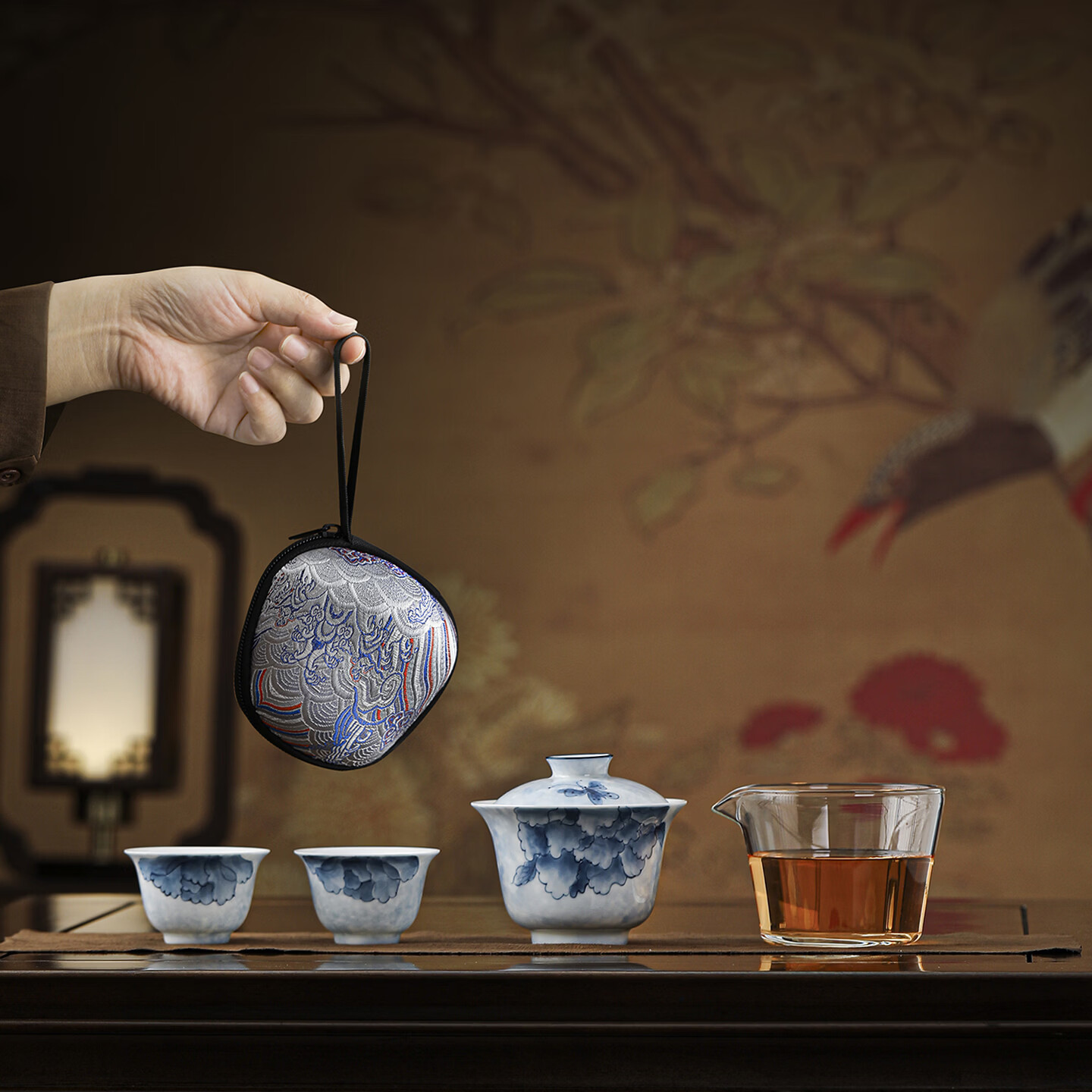 鹏山手绘蝶恋花盖碗旅行茶具陶瓷快客杯一碗二杯个人便携户外泡茶套组