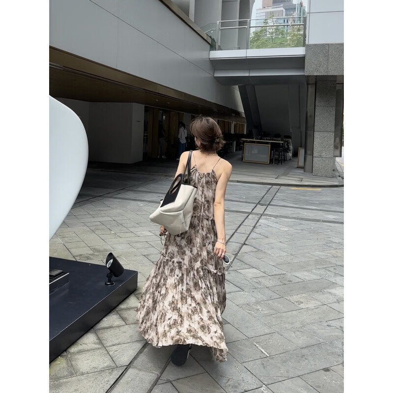 LE ALFASHIONLINE【断码清仓】压褶吊带连衣裙新款女夏季法式无袖宽松a字长裙度假 咖色 现货 L