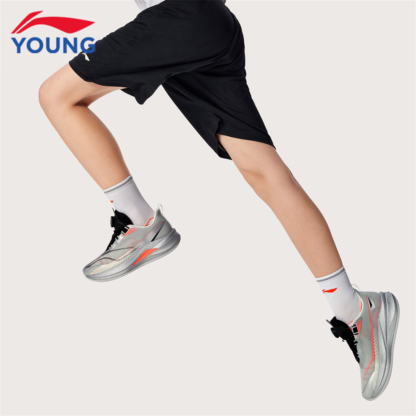 李宁(LI-NING)儿童跑步鞋2026秋季新款赤兔9PRO男女大童低帮䨻丝轻量高回弹跑鞋 川石灰/银色22-7 赤兔9 PRO纽扣 40