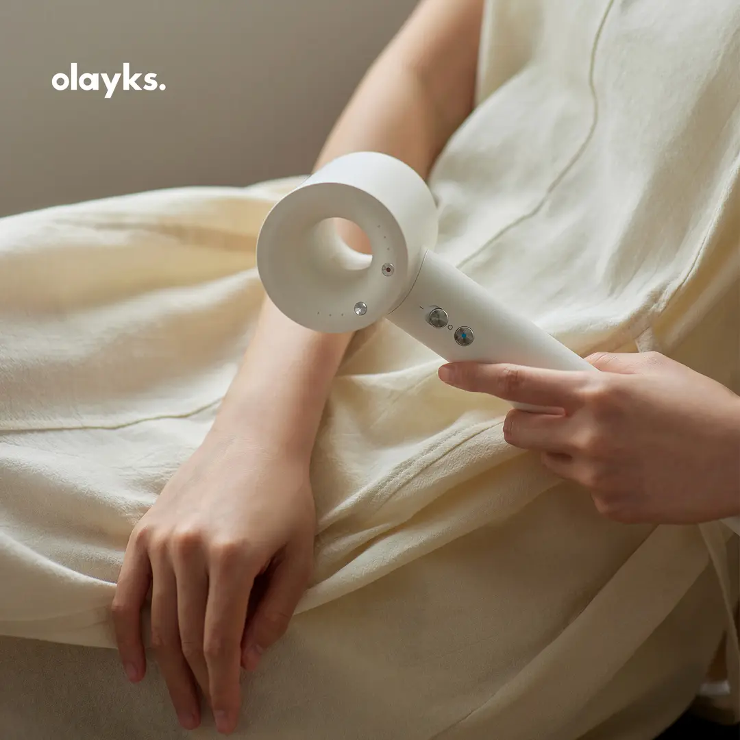 olayks【侯明昊同款】立时高速吹风机大风力速干66亿等离子护发电吹风便携家用宿舍吹风筒送女生礼物 【明星同款-陶白色】带风嘴