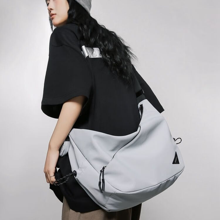 斜挎包男生潮牌休闲通勤单肩包男女2024新款机能邮差包男士背包 灰色防水