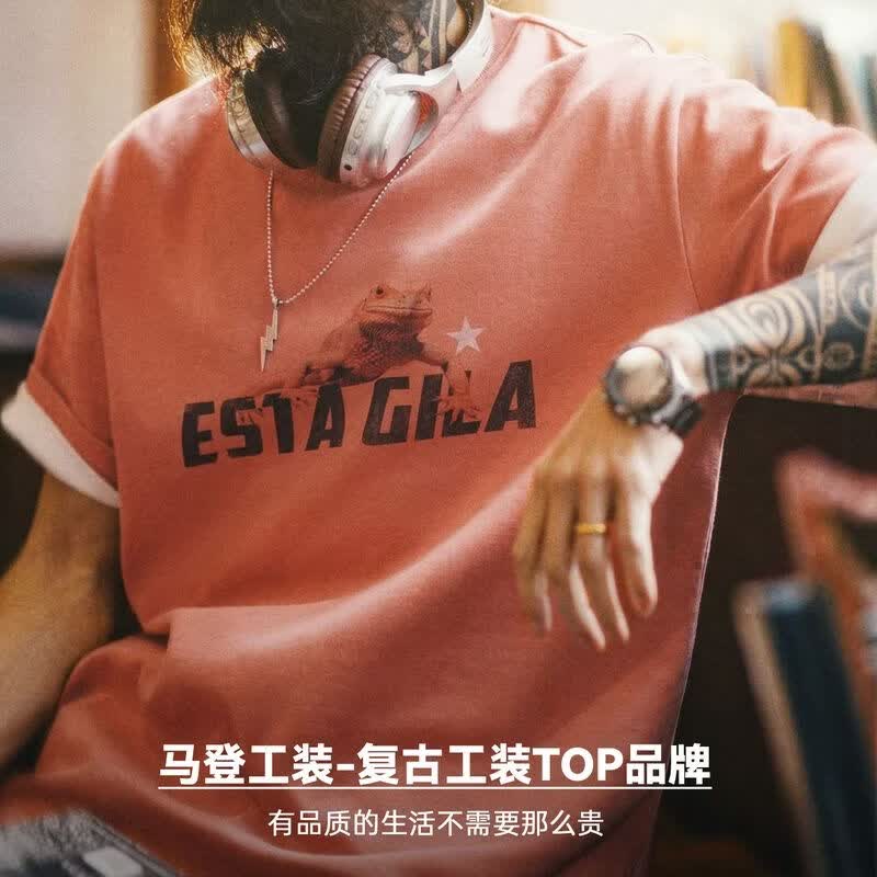 马登 MADEN工装美式复古印花短袖上衣圆领落肩落日橘红色针织T恤男夏季 落日橘色 【多巴胺穿搭/男士重磅T恤/2026新款】 L
