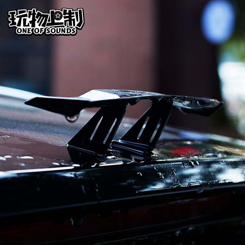 汽车迷你小尾翼改装免打孔碳纤纹理通用个性创意粘贴装饰微型尾翼黑色