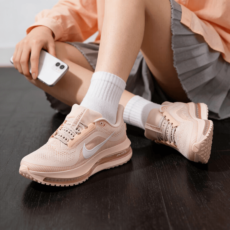 耐克（NIKE）女鞋 2026新款夏季运动鞋PEGASUS PREMIUM缓震耐磨轻便透气跑步鞋 粉糯气垫 37.5 235