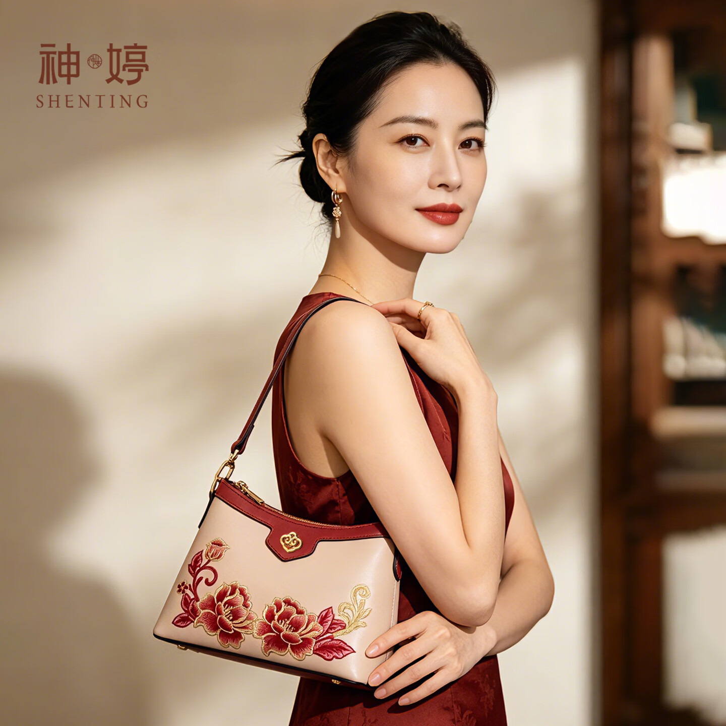 神婷七夕情人节礼物送老婆包包女2026新款刺绣单肩斜挎小包妈妈高级感 雅致白