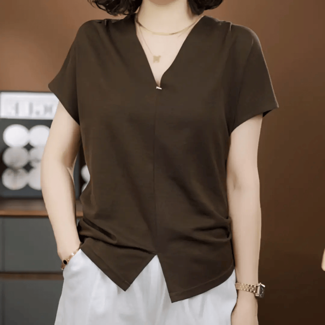2026夏季新款气质百搭掐褶收腰显瘦V领短袖T恤女士通勤不规则上衣 咖色 2XL 120-130斤