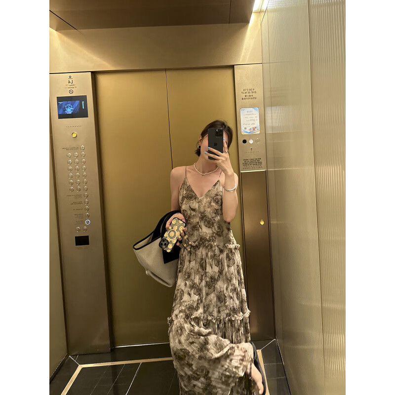 LE ALFASHIONLINE【断码清仓】压褶吊带连衣裙新款女夏季法式无袖宽松a字长裙度假 咖色 现货 L