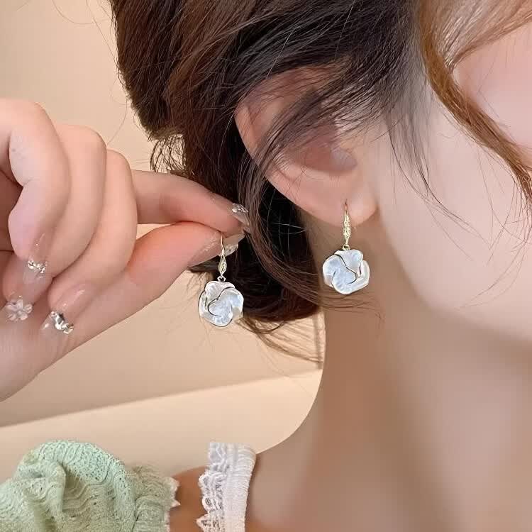 山茶花耳钩女小众轻奢气质高级感耳钉2026新款耳环秋冬耳坠耳饰w 山茶花耳钩+礼盒