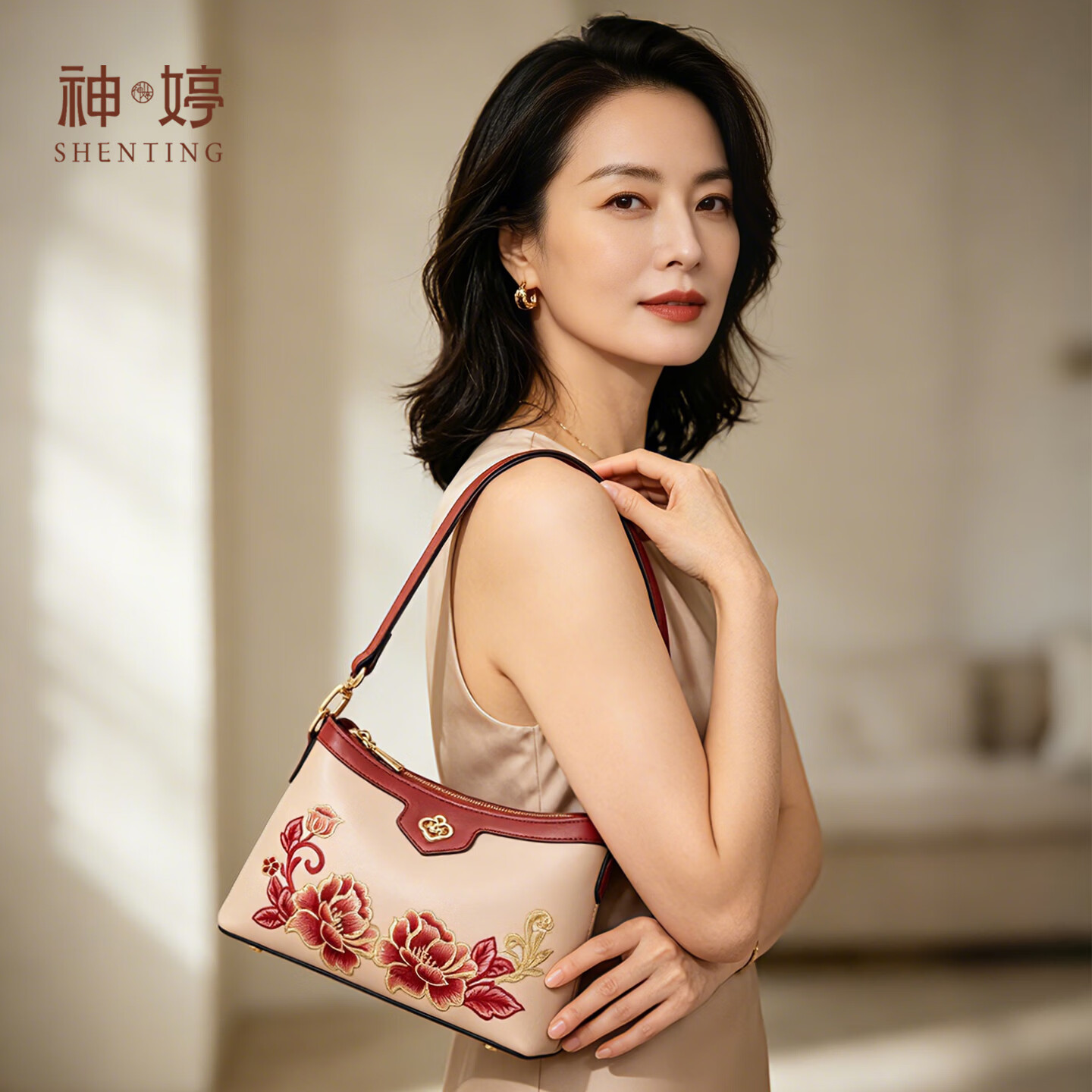 神婷七夕情人节礼物送老婆包包女2026新款刺绣单肩斜挎小包妈妈高级感 雅致白