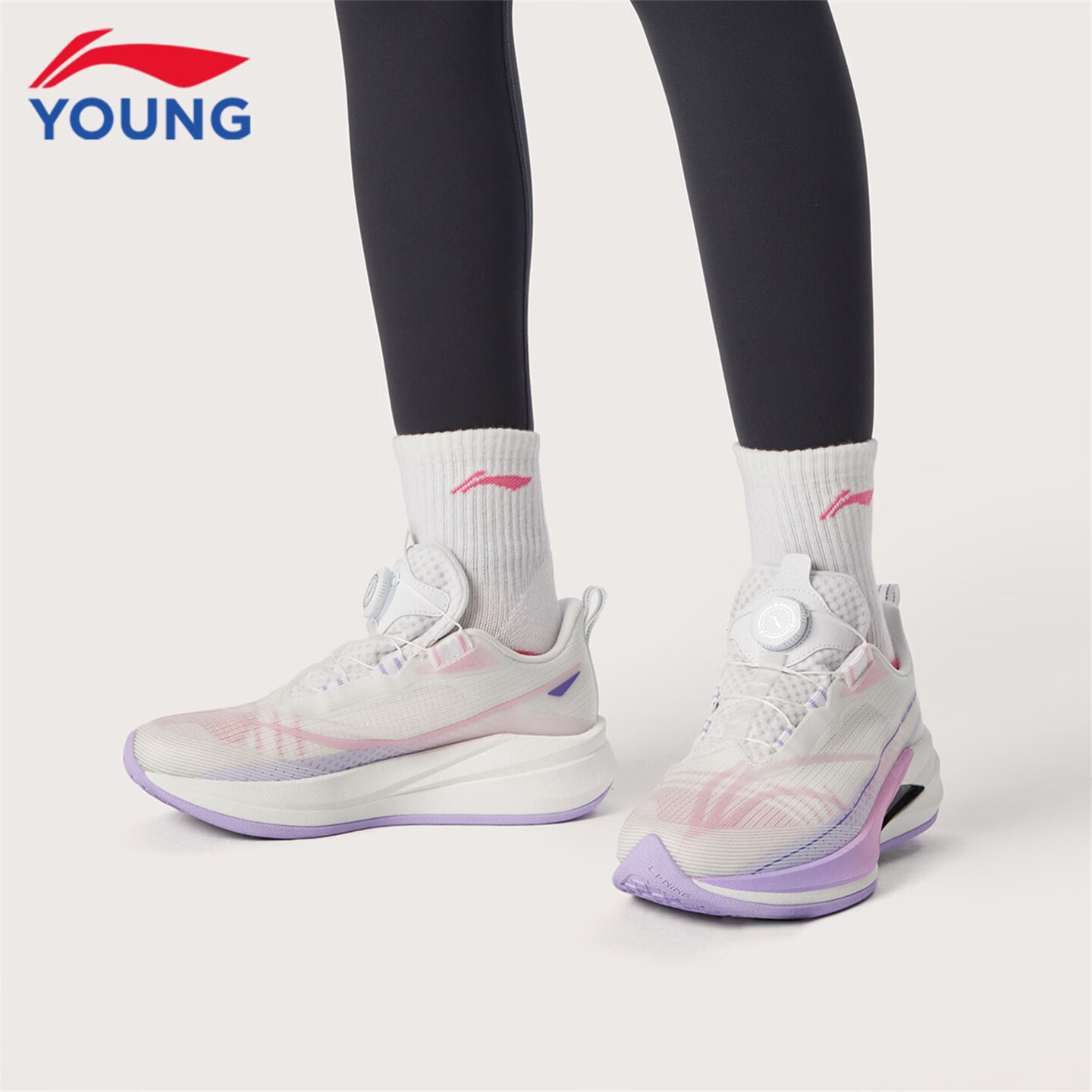 李宁(LI-NING)儿童跑步鞋2026秋季新款赤兔9PRO男女大童低帮䨻丝轻量高回弹跑鞋 标准白/初荷粉22-6 赤兔9 PRO纽扣 33