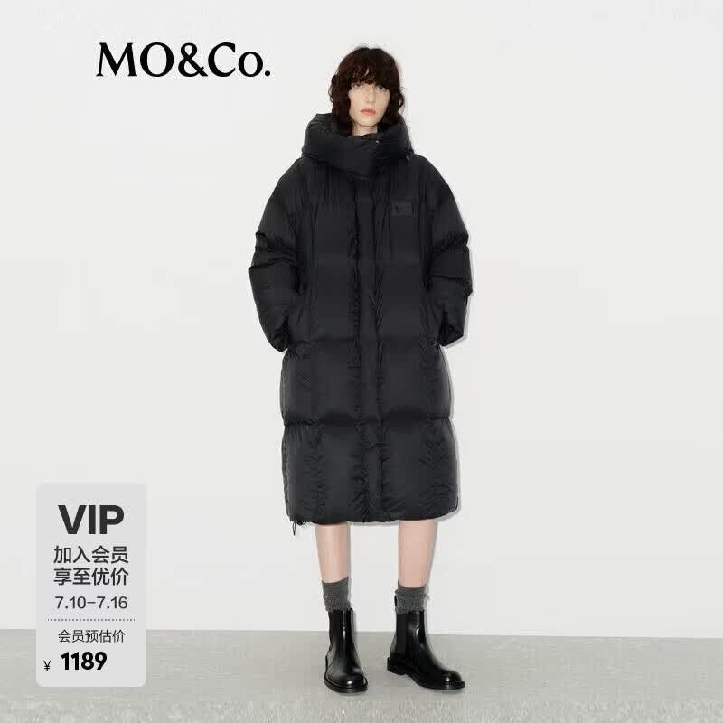 MO&amp;Co.羽绒服90鸭绒高领连帽轻暖高密防钻绒双门襟中长款量感暖核