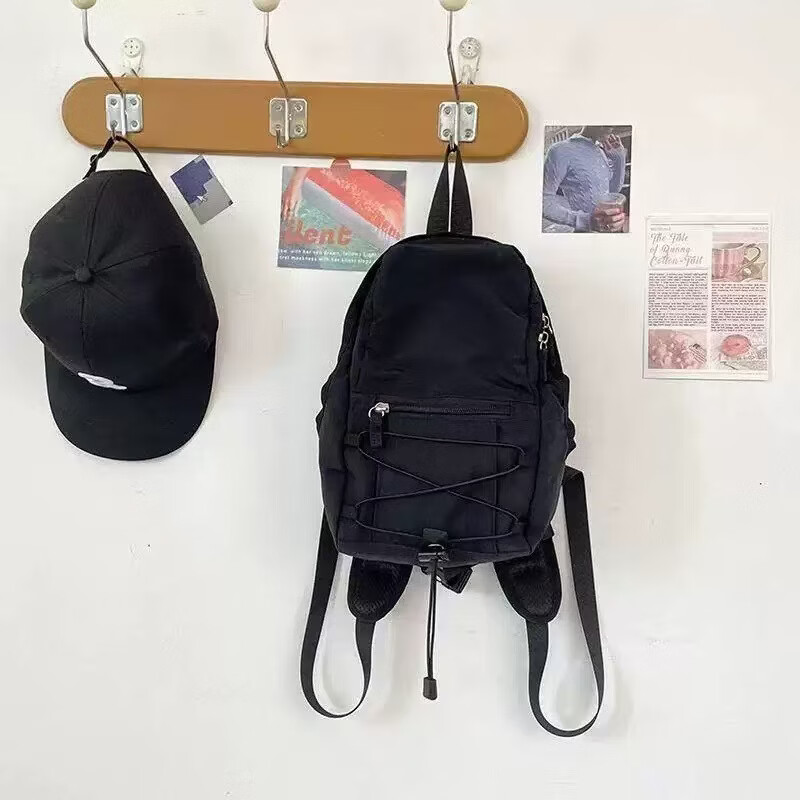 户外运动包小背包双肩包防水登山包外出轻便小书包亲子包 黑色 18*10*31CM