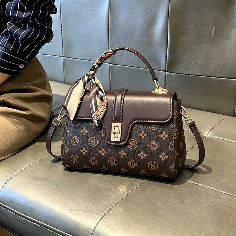 纪诗哲包包女包单肩包女士斜挎包手提包七夕情人节送女友老婆礼物 咖色【节日纪念日礼物送礼 】 精美礼盒