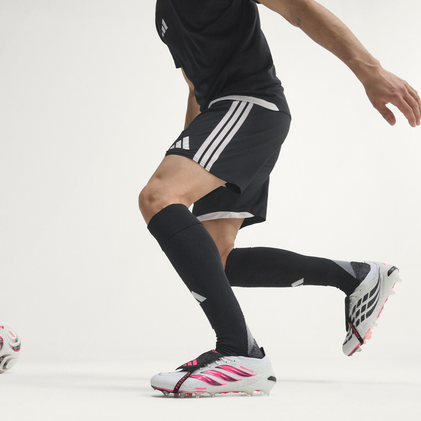 adidas PREDATOR ELITE FT AG人造草皮短钉足球鞋男女阿迪达斯 白色/漩涡荧光红/黑色 43