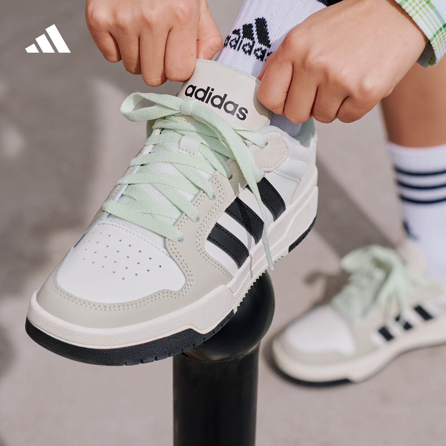 adidas ENTRAP美式校园风运动少年感复古篮球风板鞋男女阿迪达斯   白色/矾土棕/黑色   42