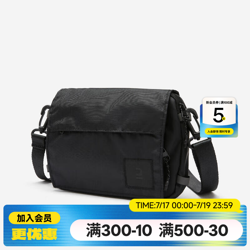 迪卡侬（DECATHLON）徒步背包斜挎包城市轻户外手机腰包健身通勤多功能休闲胸包1.3升 黑色 均码