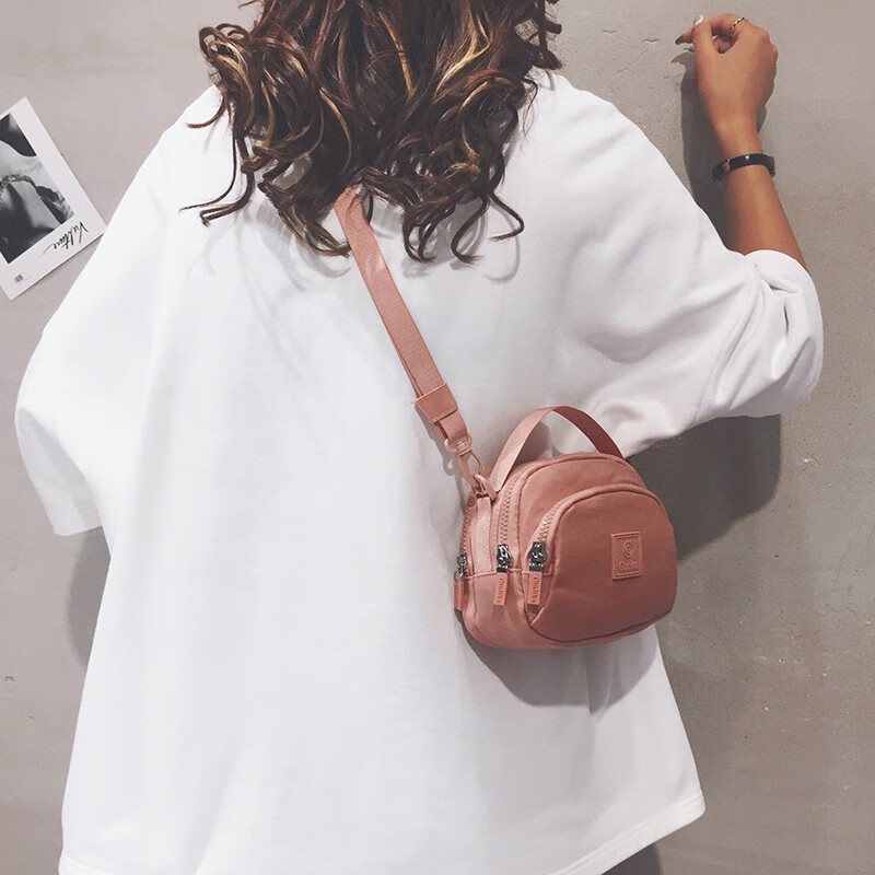 歌卡姿（GEKAZI）ins超火小包包斜挎包女七夕韩版夏天装手机钥匙零钱包迷你小背包 粉色(纯色带)