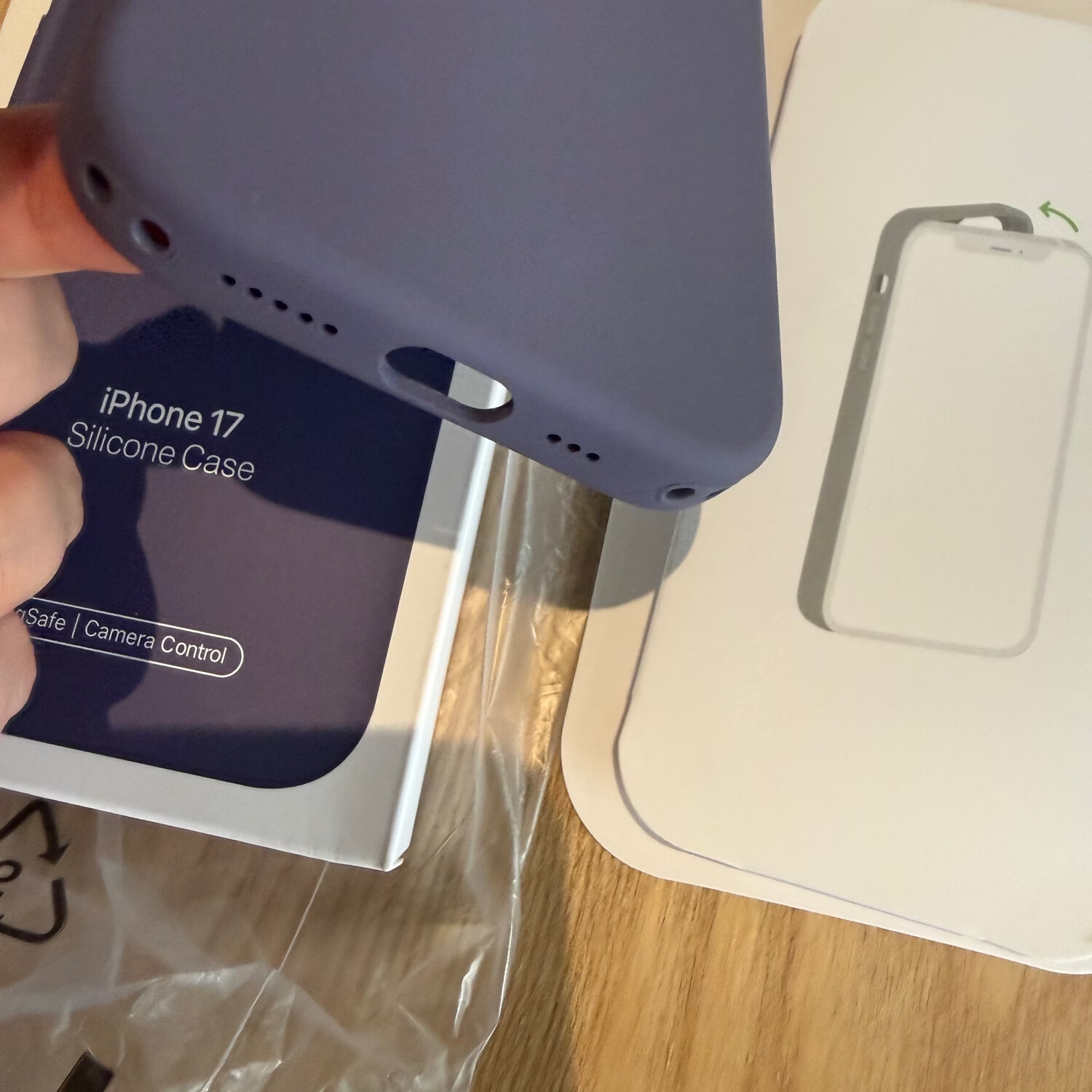iPhone 17磁吸动画液态硅胶保护壳 雾紫 17