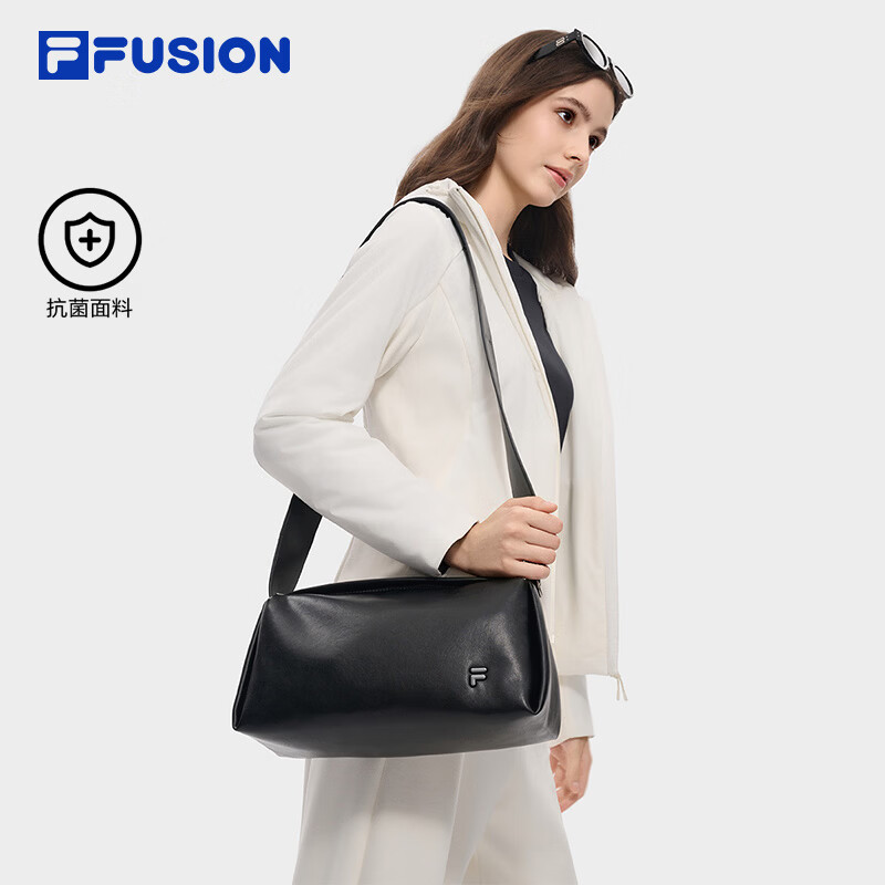 FILA FUSION潮牌斜挎包26冬新款女士松弛生活时尚单肩包HOBO包 深黑-BK