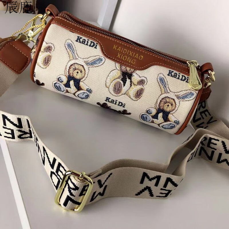 凯蒂小熊女包2022款感女包单肩包小众设刺绣圆筒单肩包 辰鹿 白色