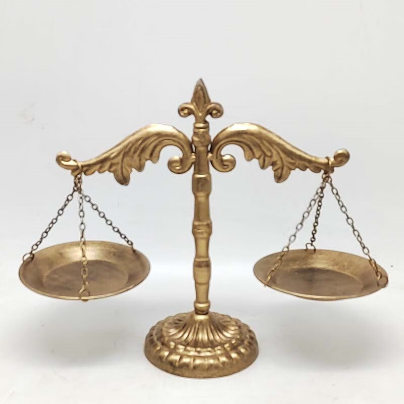 山头林村律师天平摆件 北欧铁艺复古装饰天平律师婚礼道具书房怀旧