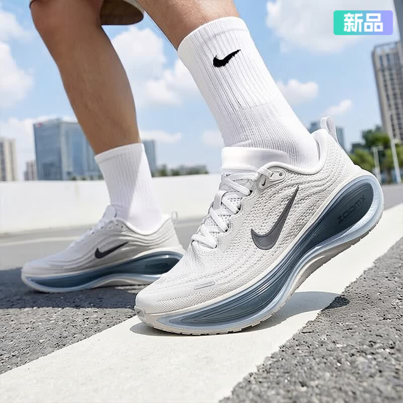 耐克（NIKE）男鞋 2026新款夏季运动鞋VOMERO PLUS健身训练缓震耐磨透气跑步鞋 冰白浅蓝 42 鞋内长26.5cm