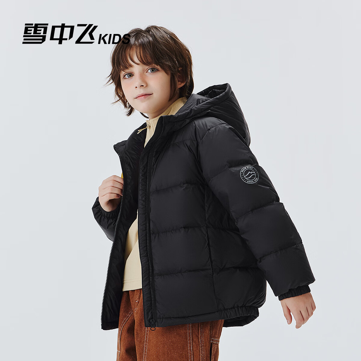 雪中飞儿童羽绒服2025新款男女童秋冬季加厚百搭面包服宽松保暖羽绒外套 黑色 4376 160