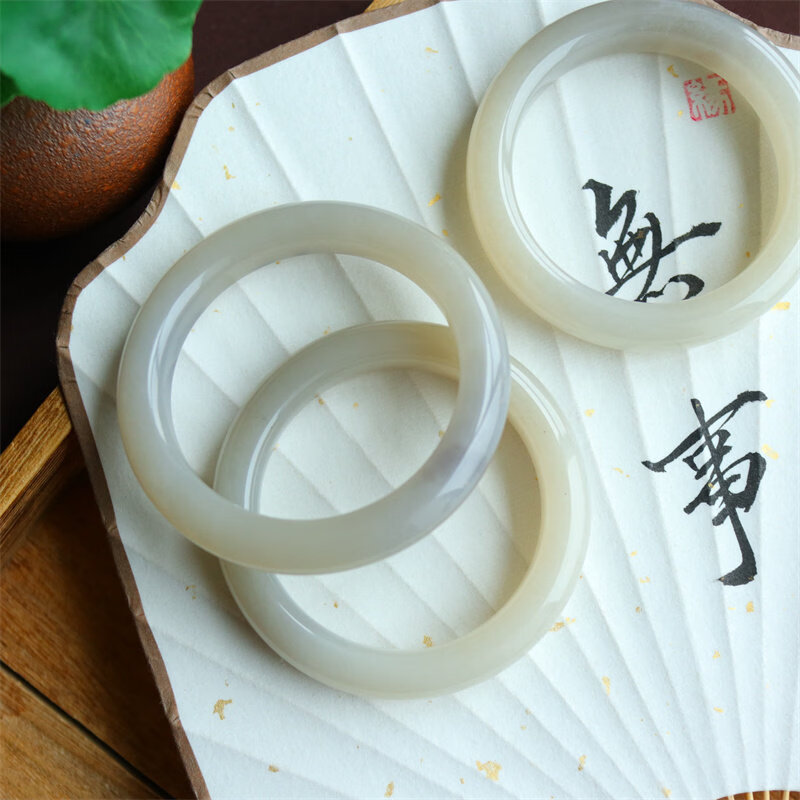 野牛沟晴水和田玉圆条镯藕粉手镯烟紫烟青玉羊脂白玉宽条圆条少女 【编号17854】 圈口55.5mm