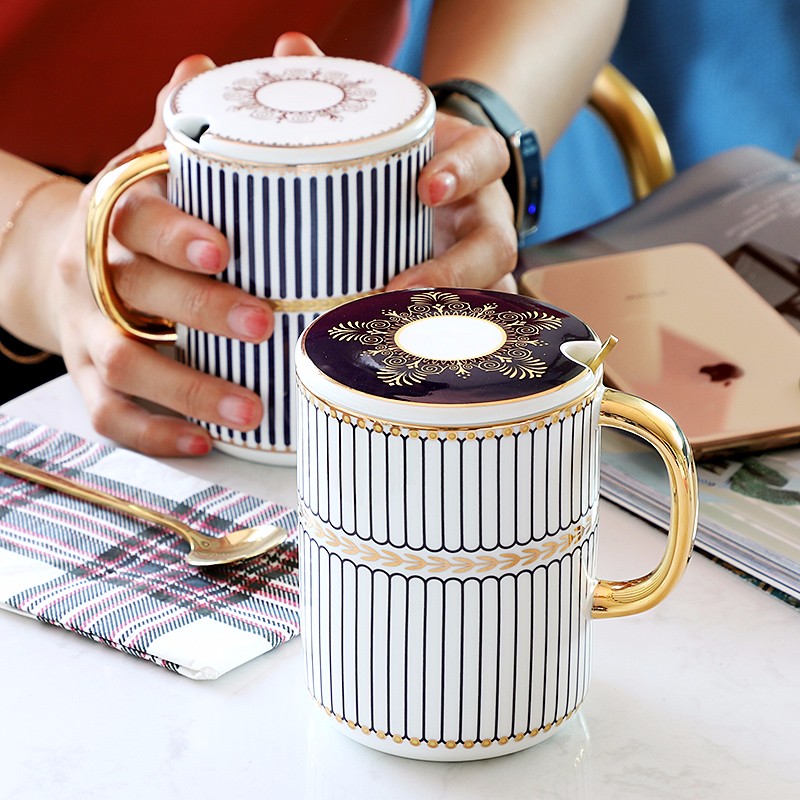 品来运（pinlaiyun）家用陶瓷马克杯轻奢欧式咖啡杯办公室茶杯带盖带勺情侣水杯套装 神秘之约马克杯（带盖+不锈钢金勺）